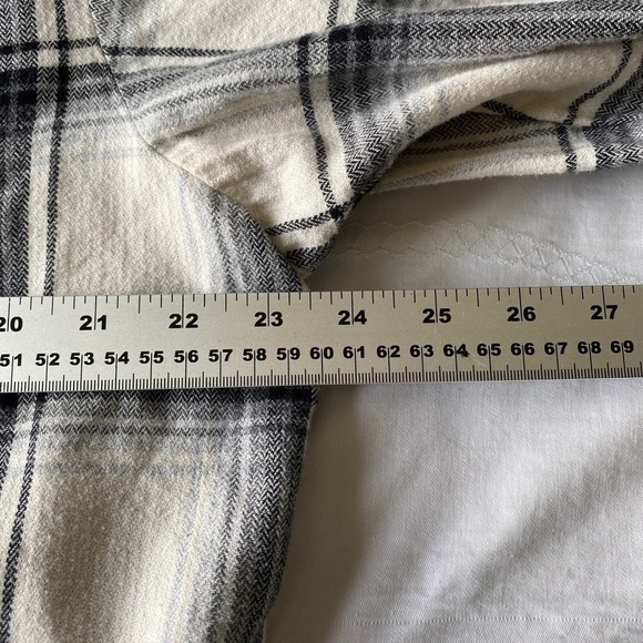 GAP Women's White/Black Plaid Long Sleeve Flannel Button Up Shirt - Picture 6 of 9